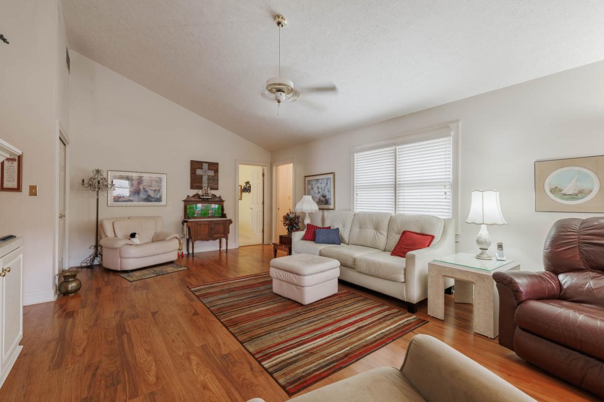 PEPPERMILL COURT HOME Gallery Kurtz Auction & Realty Co.